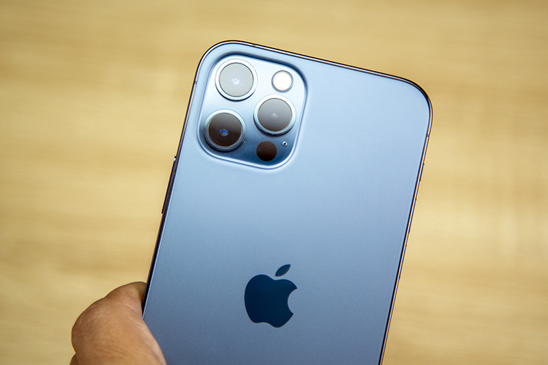 Trên tay iPhone 12 Pro Pacific Blue: Màu mới, thiết kế mới gây ấn tượng mạnh