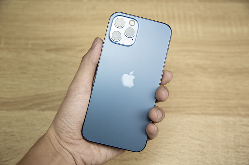 Trên tay iPhone 12 Pro Pacific Blue: Màu mới, thiết kế mới gây ấn tượng mạnh