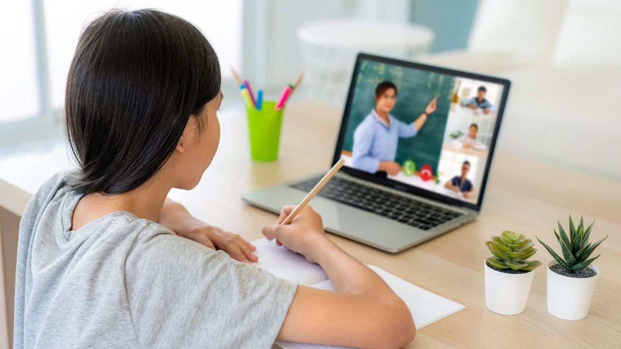 Học kỳ online sắp bắt đầu, các tân sinh viên cần chuẩn bị gì? 17 hoc online can chuan bi gi 0