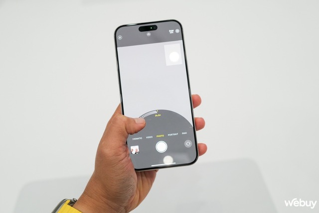 ban iphone 15 pro max nam nay rat dang mua 1 2