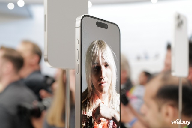 ban iphone 15 pro max nam nay rat dang mua bia 2
