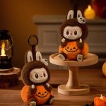 LABUBU - HAPPY HALLOWEEN PARTY SERIES - SITTING PUMPKIN VINYL PLUSH PENDANT - Ảnh 3