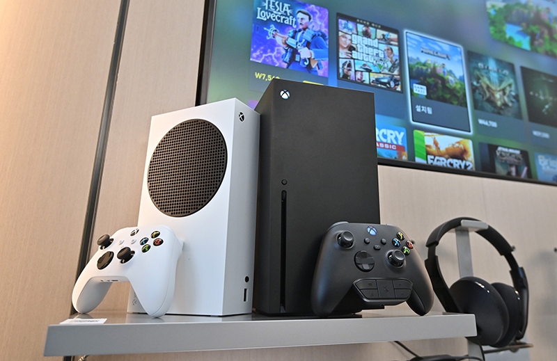PlayStation 5 và Xbox Series X