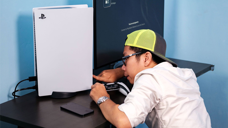 Trên tay PS5 từ Tinh tế