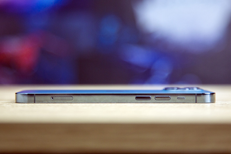 Trên tay iPhone 12 Pro Pacific Blue: Màu mới, thiết kế mới gây ấn tượng mạnh