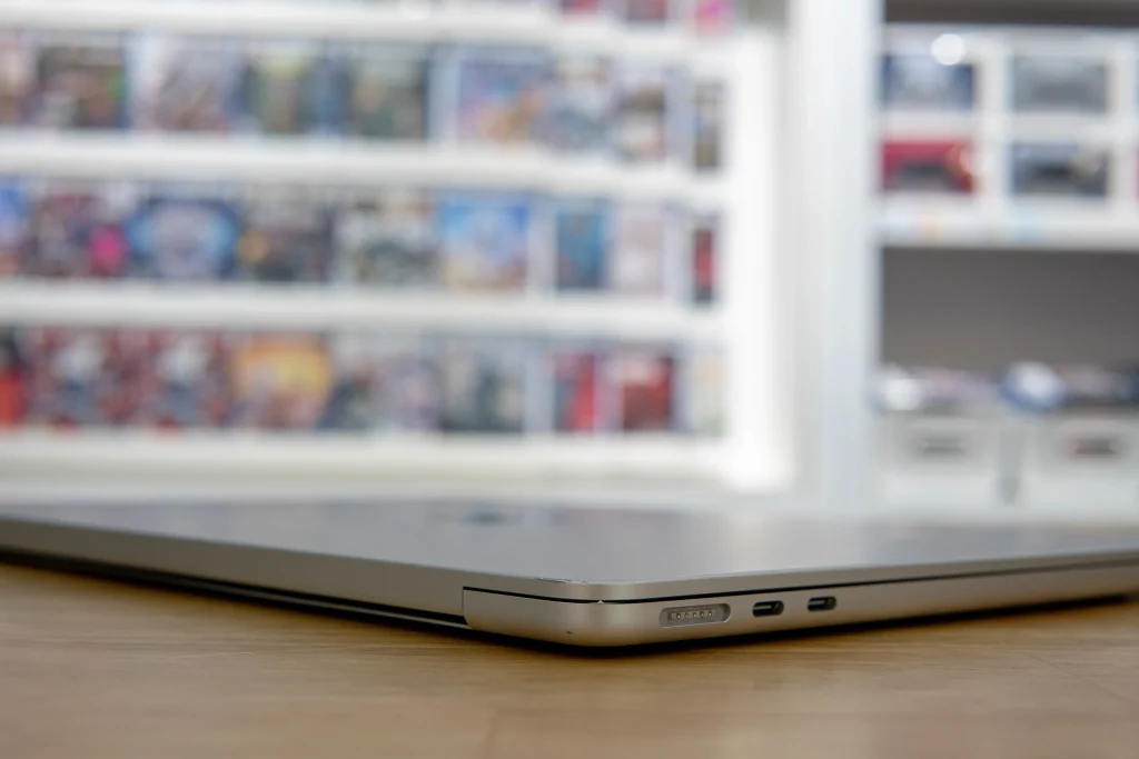 2022 MacBook Air 13 inch MLXY3 Silver M2 /8GB/256 - 99% 4 84415 6