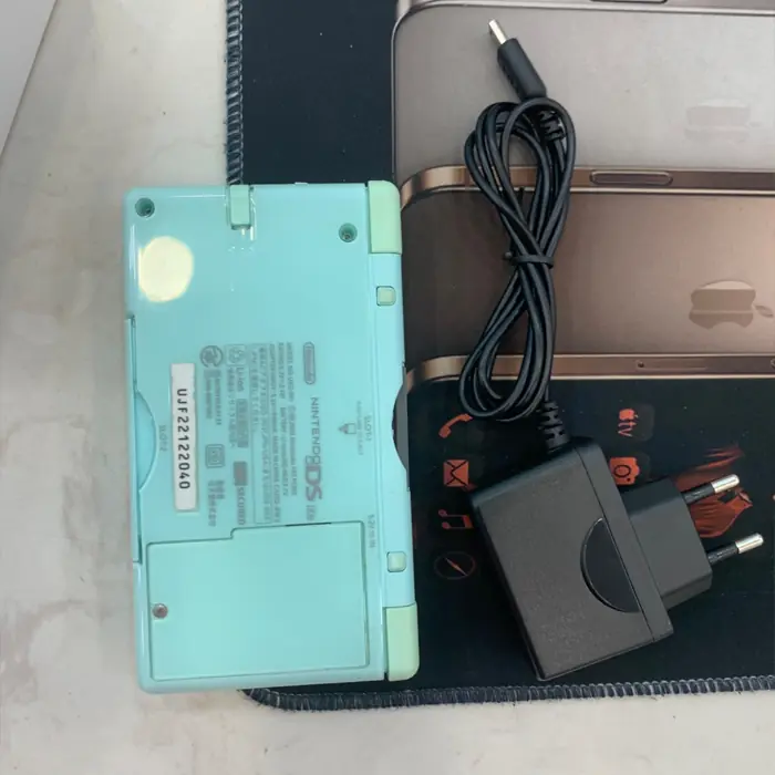 MAY NINTENDO DS LITE ICE BLUE 02
