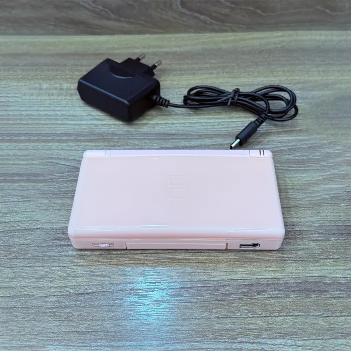 MAY NINTENDO DS LITE PINK 01