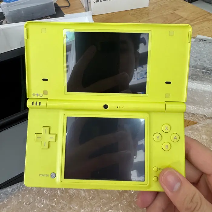 MAY NINTENDO DSi GREEN 05