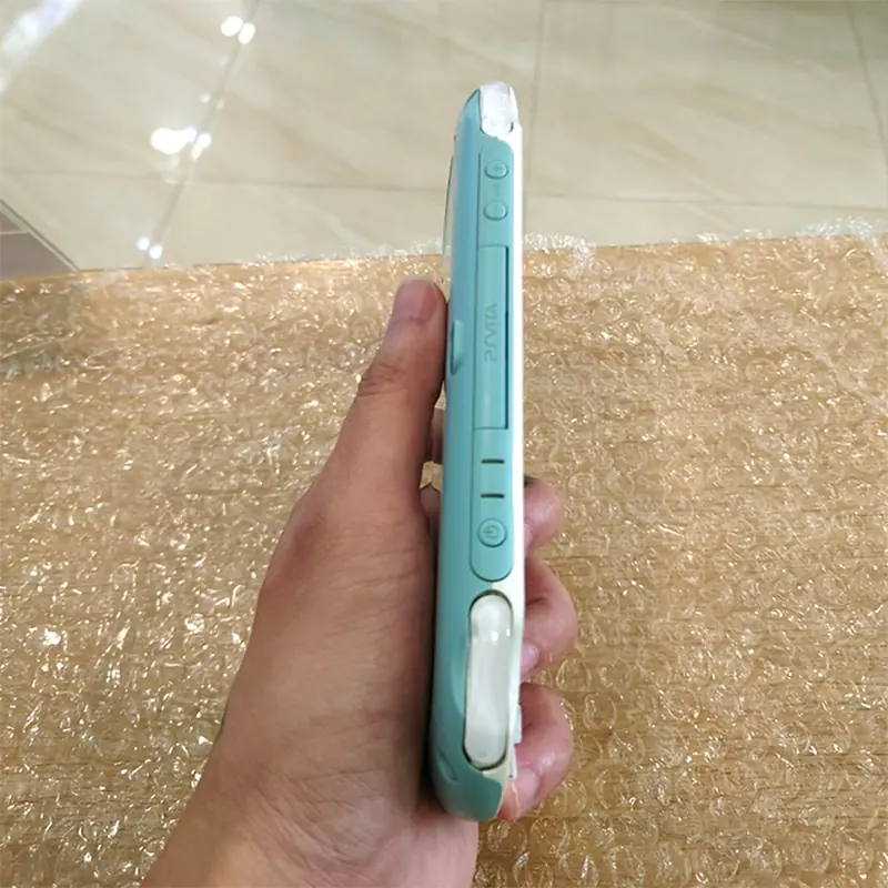 PSVITA 2000 TRANG XANH 02