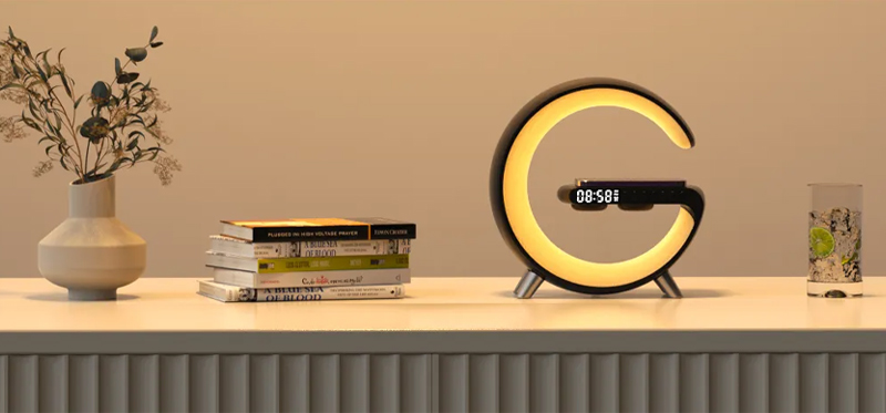 Đèn Bàn Kiêm Đế Sạc, Loa Bluetooth Không Dây Đa Năng 4 In 1 - White 1 Đèn bàn kiêm đế sạc, loa bluetooth không dây đa năng 4 In 1