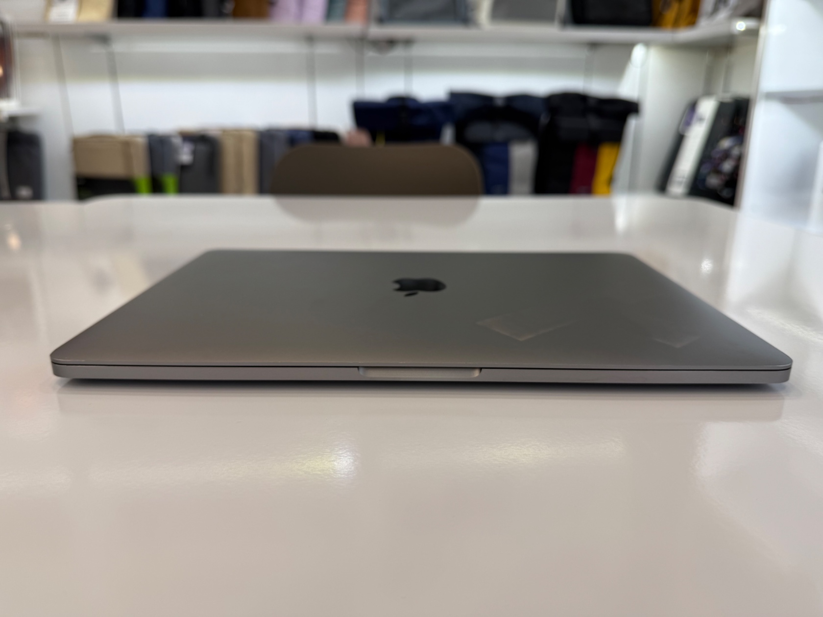 2018 MacBook Pro MR9R2 13" Space Gray i5 2.3/8GB/512GB 5 macbook cu sieu re 05