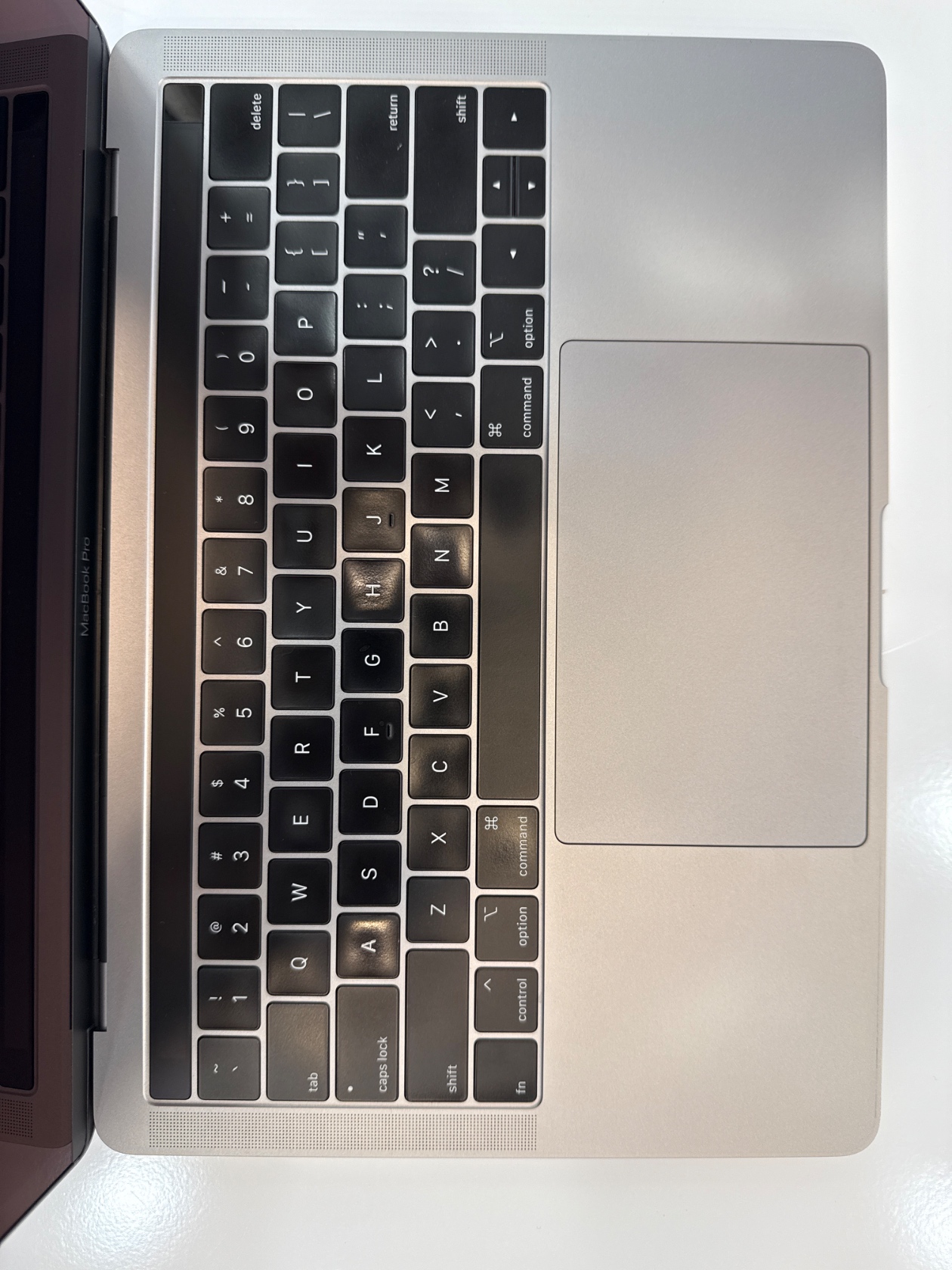 2018 MacBook Pro MR9R2 13" Space Gray i5 2.3/8GB/512GB 8 macbook cu sieu re 08