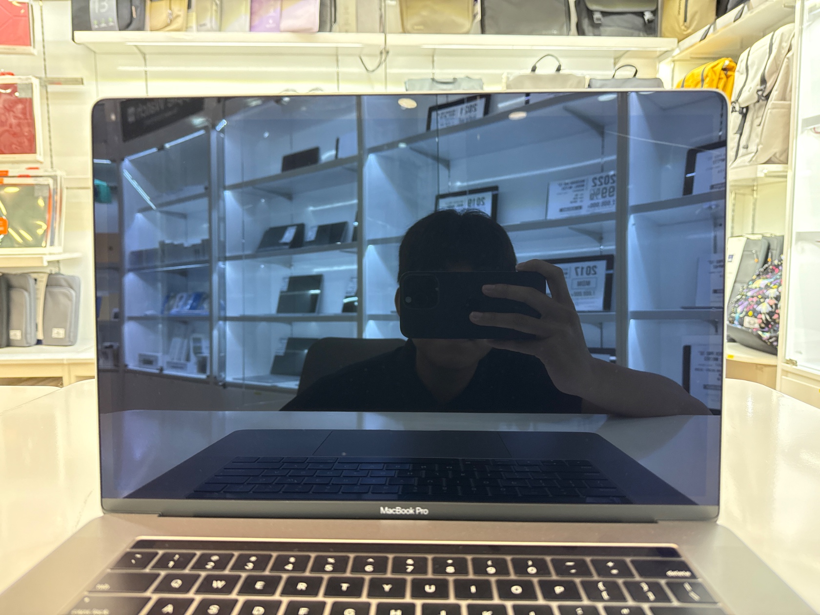 2018 MACBOOK PRO 15" TOUCH i7-2.6-16-512-560X GRAY MR942 - USED 1 macbook cu sieu re 11