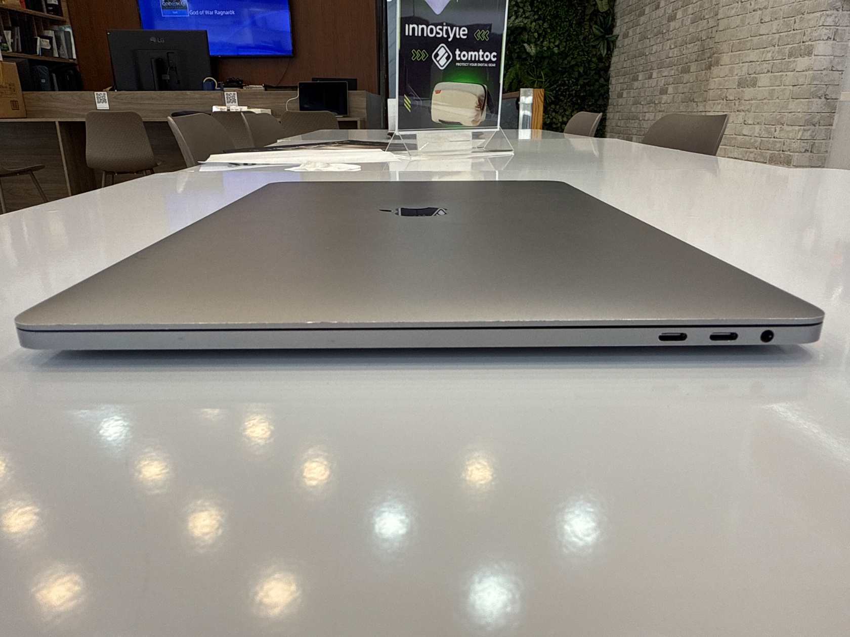 2018 MACBOOK PRO 15" TOUCH i7-2.6-16-512-560X GRAY MR942 - USED 6 macbook cu sieu re 16