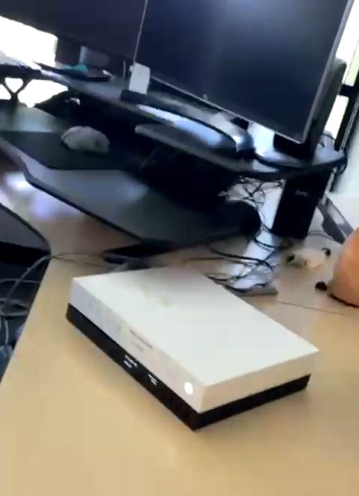 Văn Phòng Rockstar Bị Rò Rỉ Thông Tin Lộ Hình Ảnh GTA VI Trên Dev Kit PS5 & Xbox Series 7 rockstar lo hinh anh gta vi tren dev kit ps5 xbox series 3