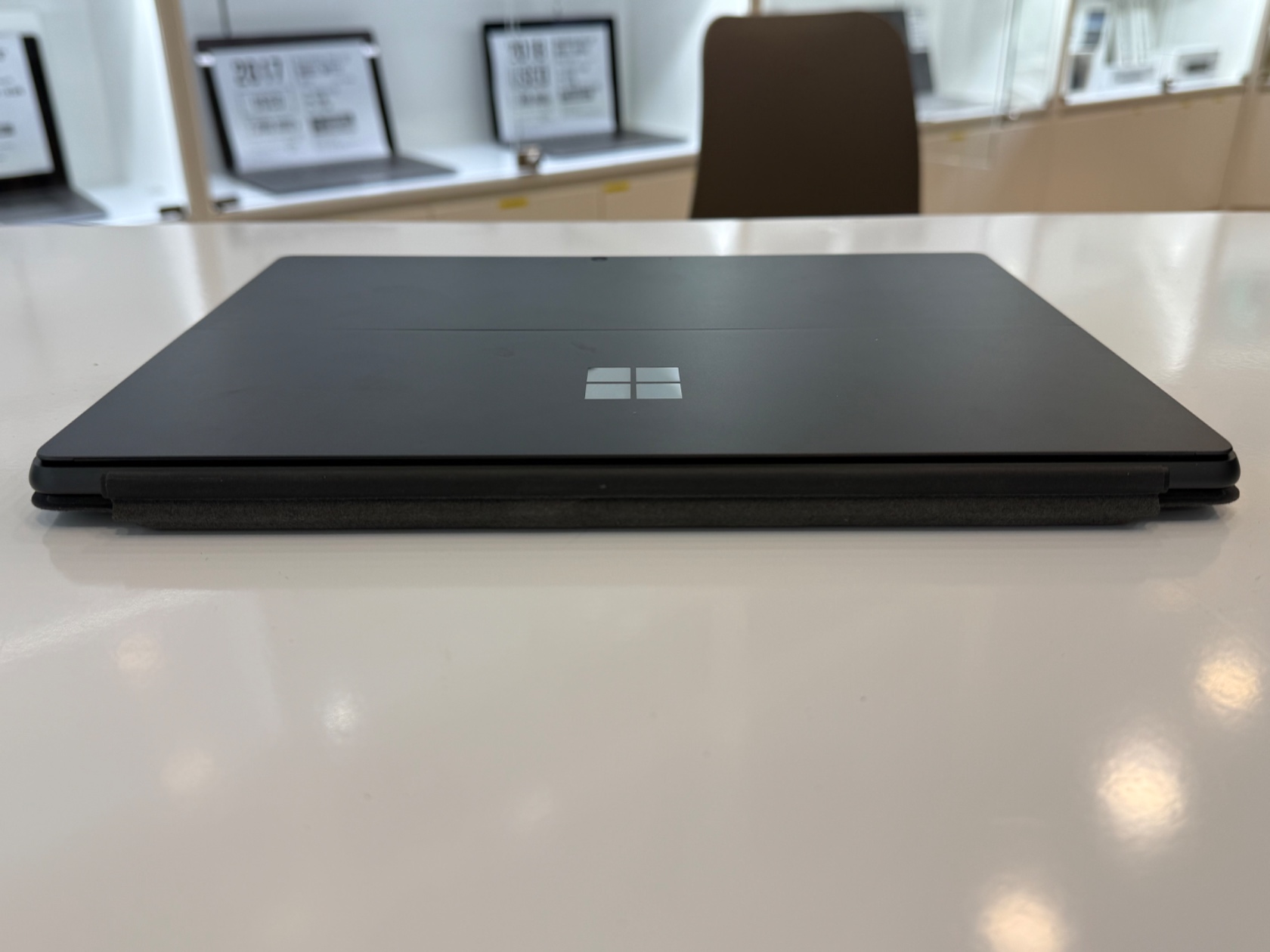 Surface Pro 8 i7-16-512 Graphite + Signature Keyboard With Slim Pen 2 - Secondhand 2 surface pro 8 secondhand 02